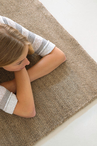 Vloerkleed MOMO Rugs Taupe 418/001/108 140x200 cm - vtwonen shop