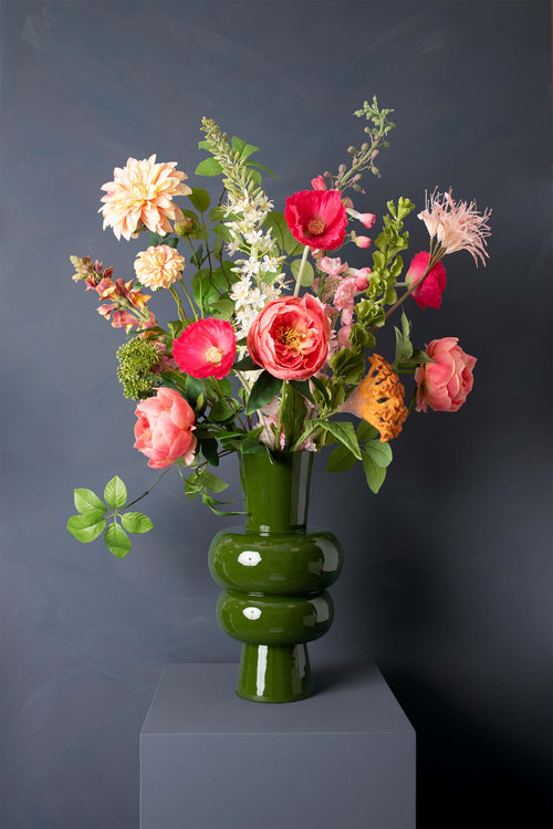 Madame Fleurie Hygge Mossgreen Boeket inclusief Vaas – Luxe Zijden bloemen in Warme Koraaltinten - 24cm x 40cm