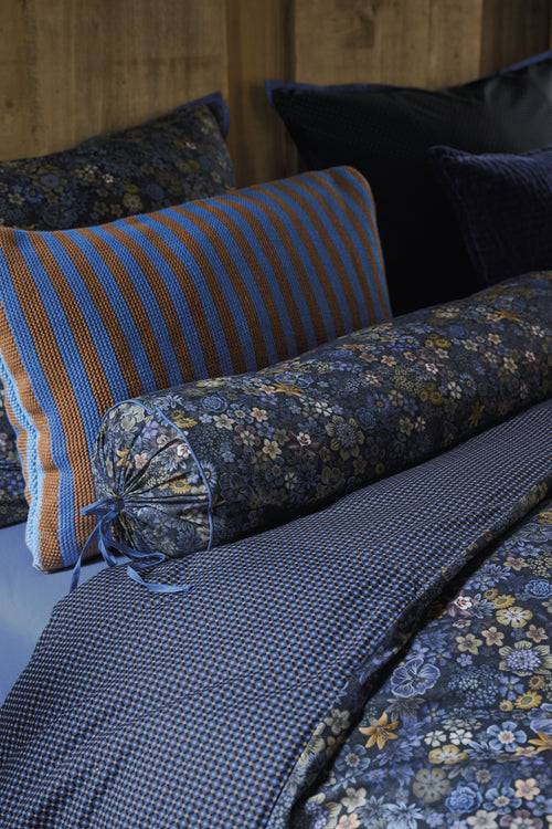 Pip Studio  tutti i fiori roll cushion - 22 x 70 cm - Donkerblauw - vtwonen shop