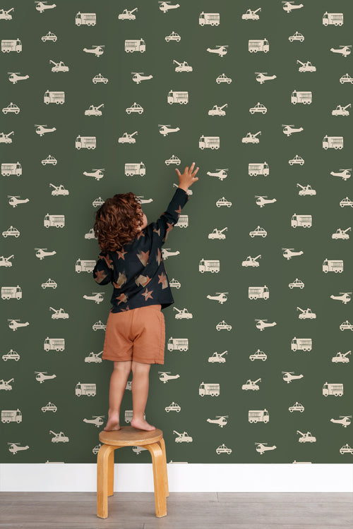 ESTAhome behang auto's, brandweerauto's, helikopters en kranen vergrijsd olijfgroen - 50 x 900 cm - 131455 - vtwonen shop