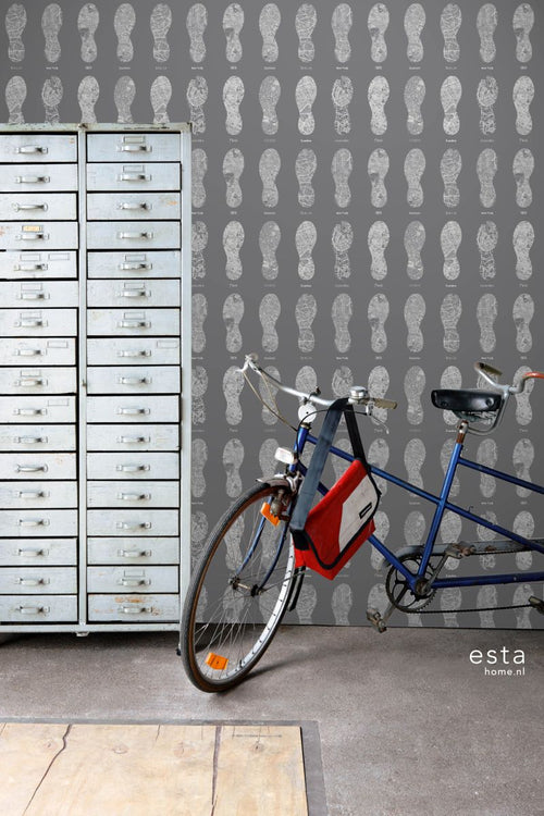 ESTAhome behang stadskaarten in vorm van schoenzolen donkergrijs - 53 cm x 10.05 m - 128820