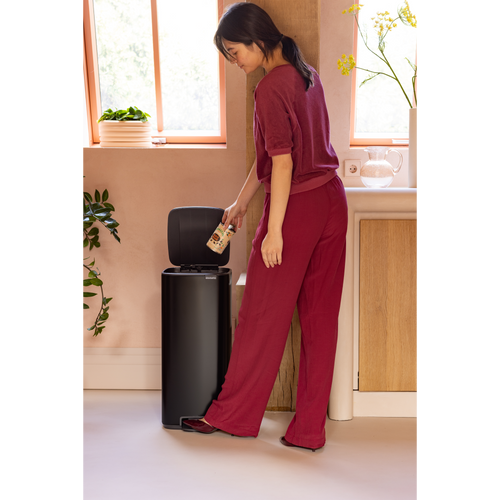 Brabantia Bo Pedaalemmer, 30 liter, stil sluitend, kunststof binnenemmer - Matt Black