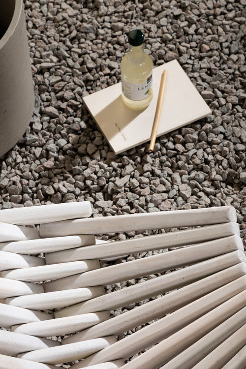 Nest outdoor Bastian houten tuin loungestoel wit - met hoofdkussen - vtwonen shop