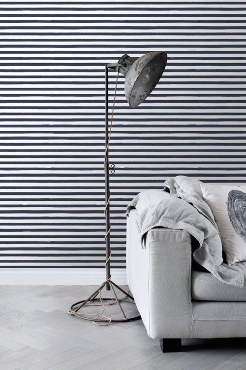 ESTAhome behang geschilderde strepen donkerblauw en wit - 53 cm x 10.05 m - 138970