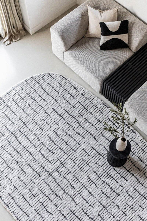 Interieur05 Vloerkleed Rectangle Edge Creme wit/Zwart - 200 x 290 cm - vtwonen shop