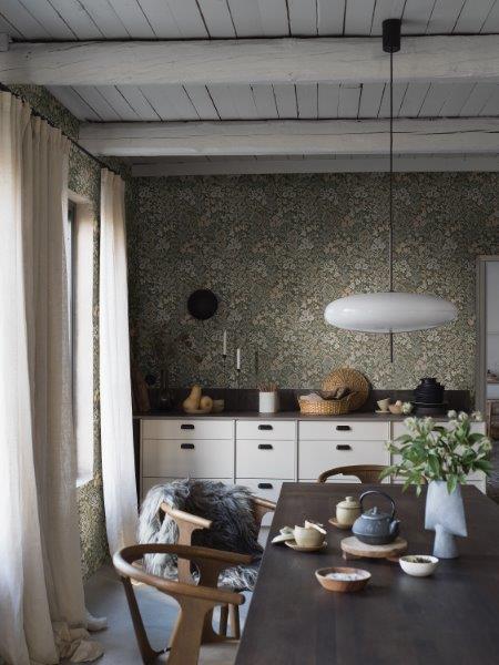 Borastapeter behang veldbloemen roze, vergrijsd groen en bruin - 53 cm x 10.05 m - 660349 - vtwonen shop