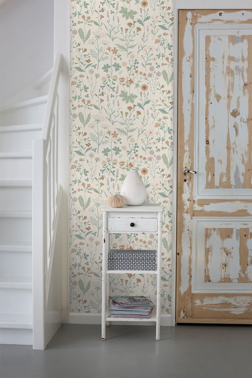 ESTAhome behang veldbloemen groen, terracotta en lila paars - 53 cm x 10.05 m - 139481