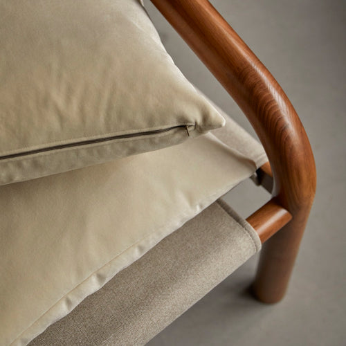 Tikamoon Fauteuil van donker massief eikenhout en crèmekleurig fluweel - Beige