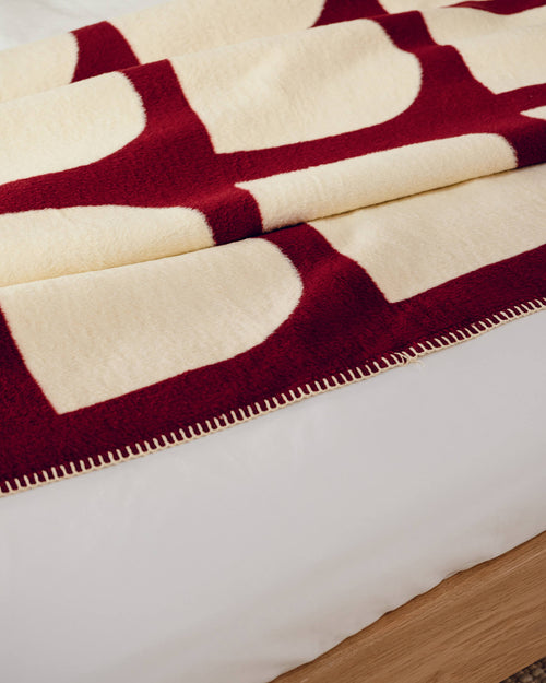 noo.ma Gilli Throw plaid van katoen, geometrische print, bordeauxrood en botergeel