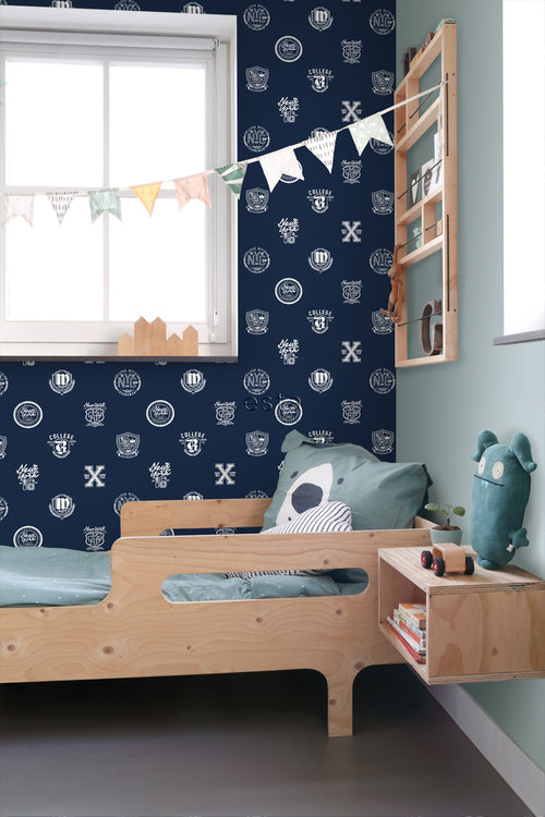 ESTAhome behang school emblemen donkerblauw - 53 cm x 10.05 m - 138826