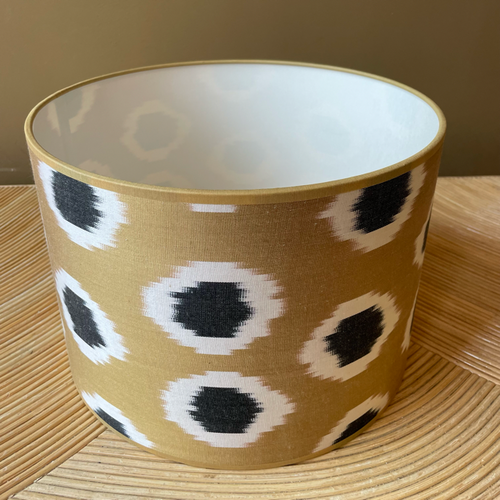 Madame Garage Tafellamp Chocolate Glass Ball met Golden Dots Silk Ikat Lampenkap - vtwonen shop