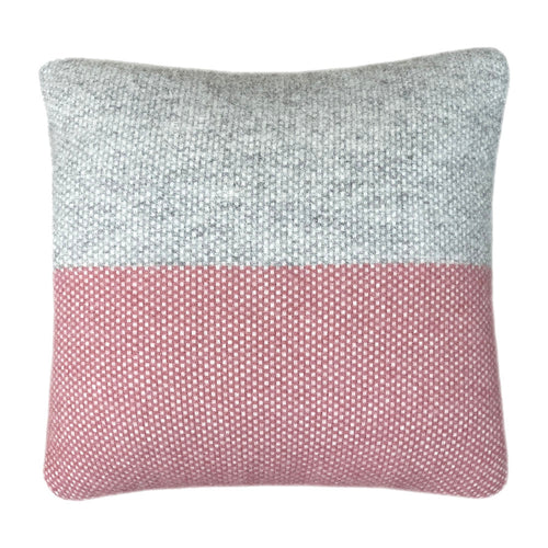 Malagoon kussen Festivity - mist roze - 45x45cm 100% wol