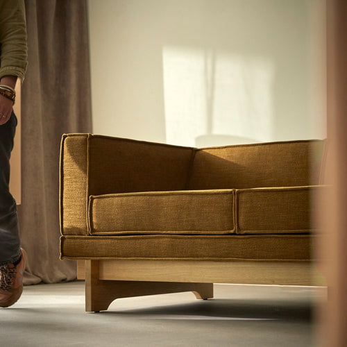 Tikamoon Eikenhouten bank met okerkleurige stof, 2-zits - Mosterd