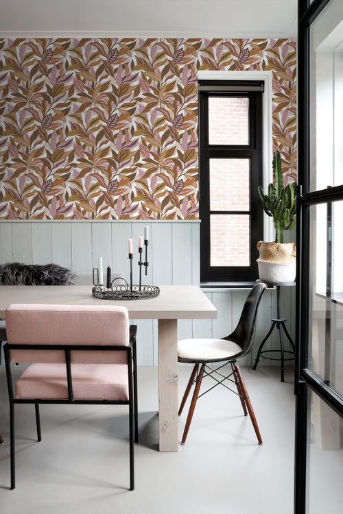 ESTAhome behang tropische bladeren bruin en paars - 50 x 900 cm - 131043 - vtwonen shop