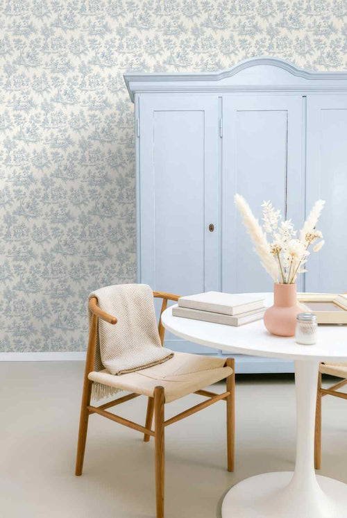 ESTAhome behang toile de jouy print lichtblauw - 50 x 900 cm - 132095
