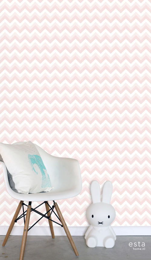 ESTAhome behang zigzag motief zacht roze en wit - 53 cm x 10.05 m - 128857 - vtwonen shop