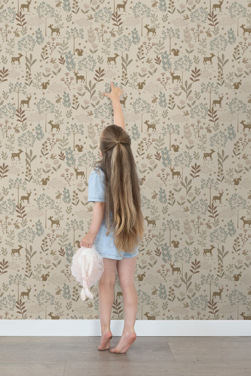 ESTAhome behang bos met bosdieren beige en groen - 53 cm x 10.05 m - 131227