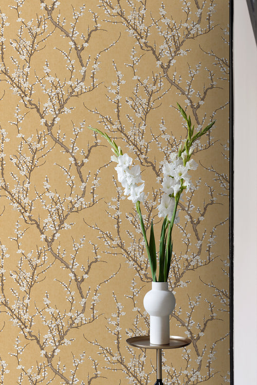 Sanders & Sanders behang bloesemtak okergeel en wit - 53 cm x 10 m - 640176 - vtwonen shop