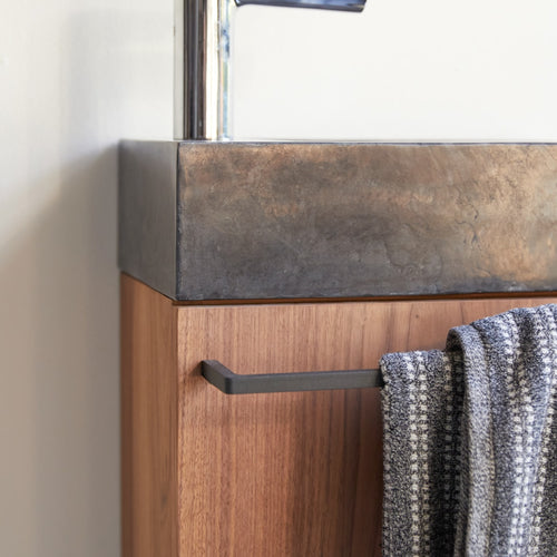 Tikamoon Wastafelmeubel van massief notenhout en zwart marmer - Zwart - vtwonen shop