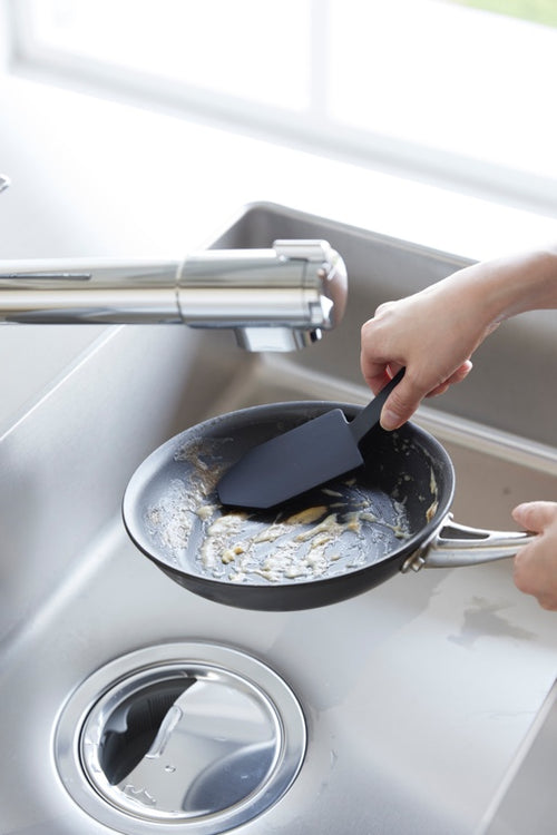 Yamazaki Siliconen Afwasborstel - Magnetisch - Tower - Zwart - vtwonen shop