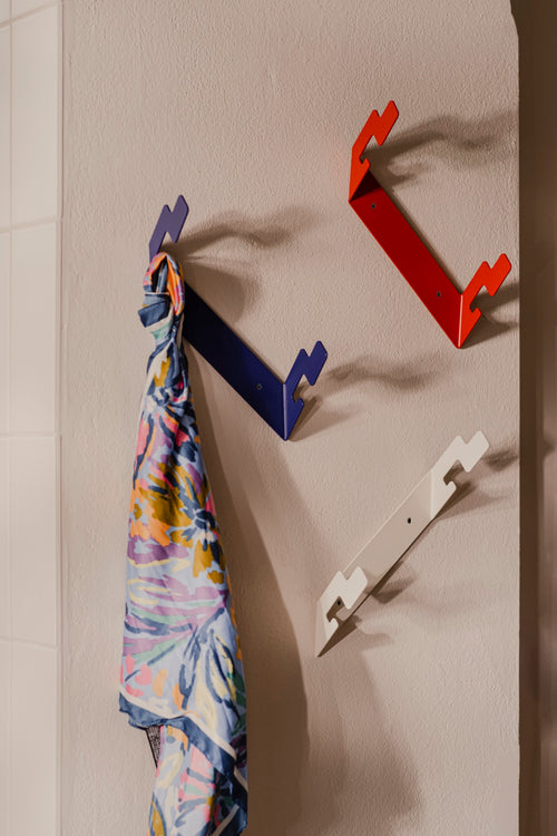 noo.ma GLIPS wandkapstokken set van 3 - Poppy Red - vtwonen shop