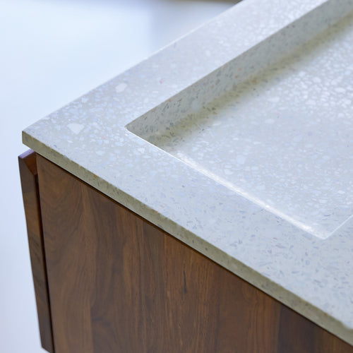 Tikamoon Badkamermeubel van massief palissander en moon premium terrazzo 80 - Wit - vtwonen shop