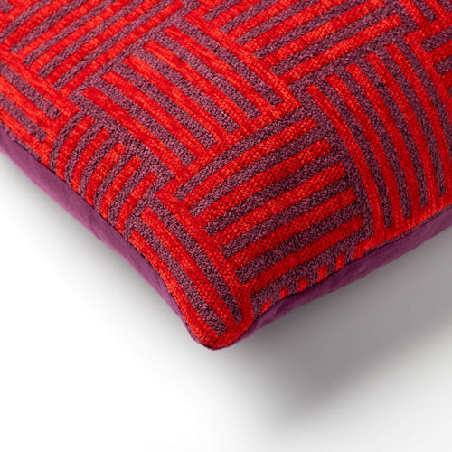 LAUREL - sierkussen 45x45 cm - geometrisch motief - Montana Grape - rood, paars