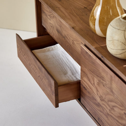 Tikamoon Dressoir van massief notenhout 130 cm - Bruin - vtwonen shop