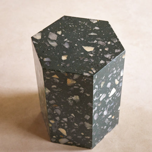 Tikamoon Hocker van groen premium terrazzo - Donkergroen - vtwonen shop