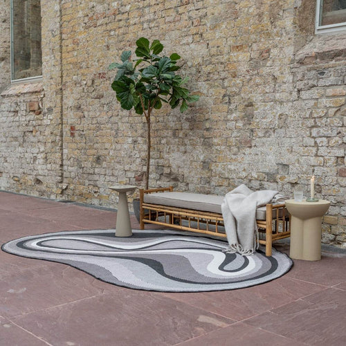 Interieur05 Organisch gevormd buitenkleed Loop Stone Zwart - 200 x 290 cm - vtwonen shop