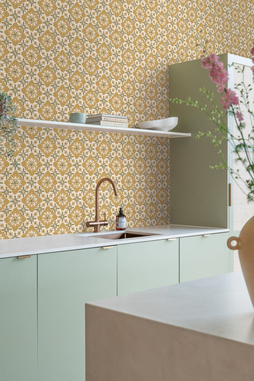 ESTAhome behang vintage bloemen okergeel en groen - 50 x 900 cm - 131503