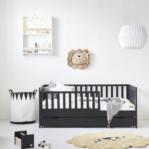 Petite Amélie Bedlade Plume – Zwart – 70x140 cm – Verrijdbaar op wieltjes - Makkelijk te openen door uitsparingen - vtwonen shop