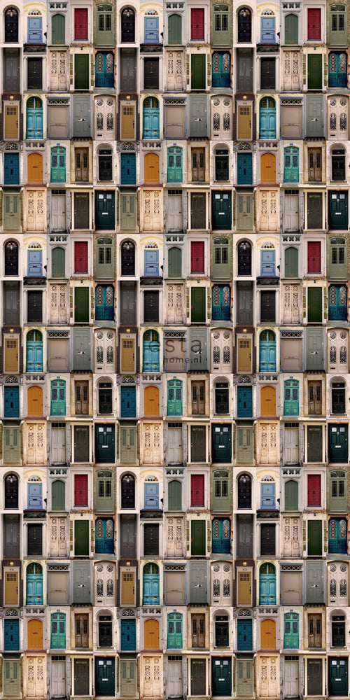 ESTAhome XXL behang vintage deuren beige, blauw, rood en groen - 50 x 900 cm - 158504 - vtwonen shop