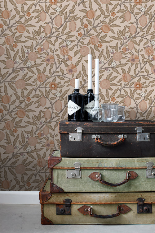 ESTAhome behang exotisch fruit en bladeren licht terracotta - 50 x 900 cm - 131167 - vtwonen shop