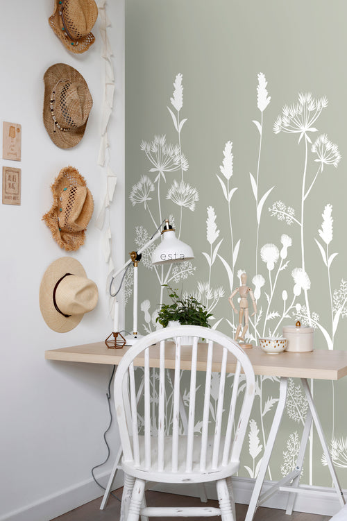 ESTAhome fotobehang veldbloemen vergrijsd mintgroen - 150 x 279 cm - 159214 - vtwonen shop