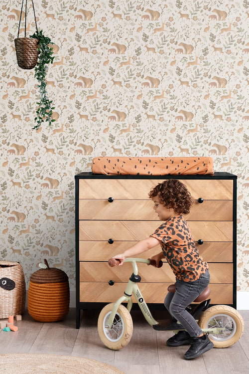 ESTAhome behang bos met bosdieren gebroken wit en beige - 53 cm x 10.05 m - 139525