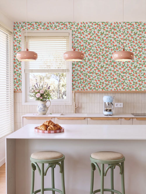 ESTAhome behang aardbeien blauw, groen en rood - 50 x 900 cm - 132173