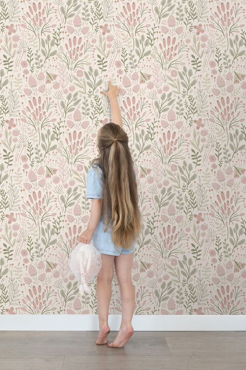 ESTAhome behang bladeren en bloemen wit en licht roze - 50 x 900 cm - 131384 - vtwonen shop