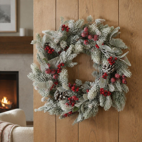 Mica Decorations Belfort Kerstkrans met Besneeuwde Dennentakken - Kerstversiering voor Authentieke Winterse Kerstsfeer - Deurkrans om op te Hangen of