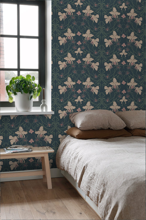 ESTAhome behang vintage bloemen in art nouveau stijl donkerblauw, beige en vergrijsd groen - 50 x 900 cm - 139669 - vtwonen shop