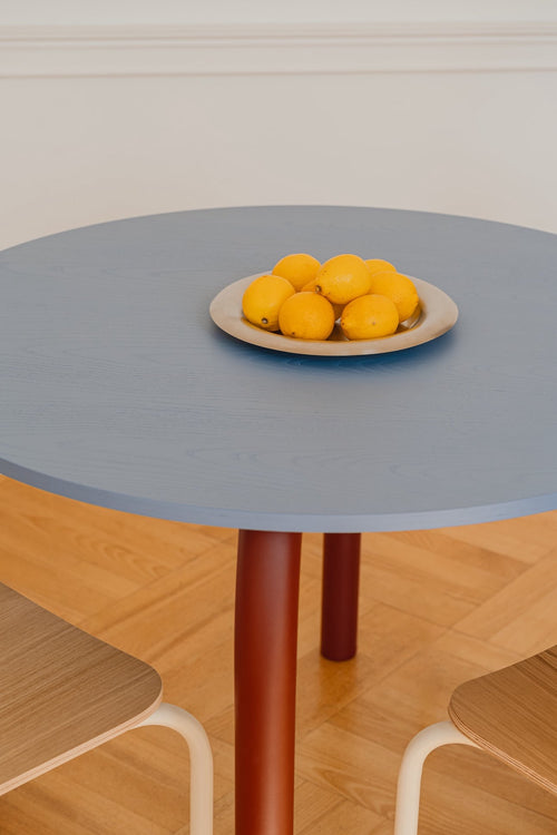 noo.ma MEKO Tafel - Frosty Blue & Auburn Red - vtwonen shop