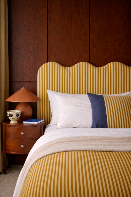 Gestoffeerd hoofdbord met golvende vorm 160x73,5 cm