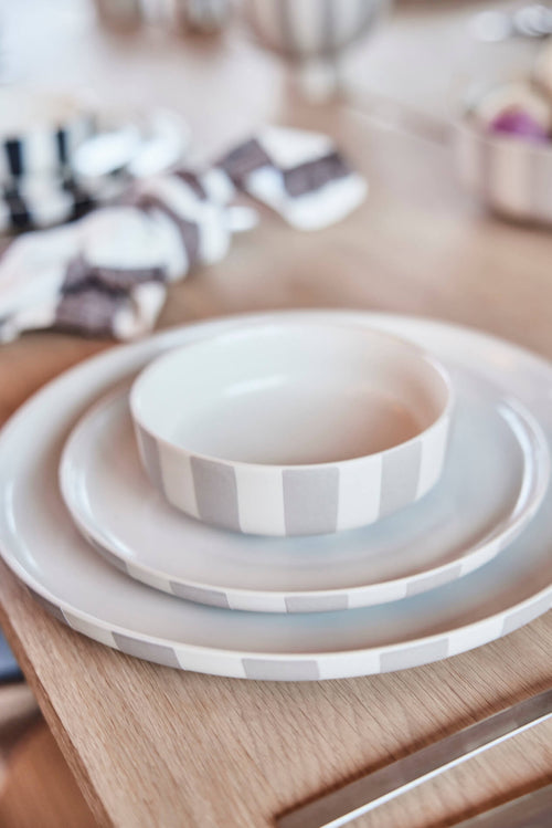 OYOY Bord - zandsteen - vtwonen shop