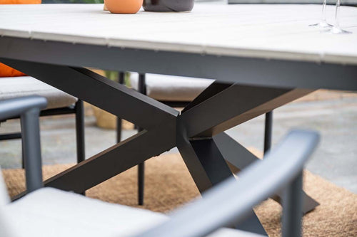 Edison tafel - triangelvorm - 170 cm-carbon black-light teak Vironwood - vtwonen shop