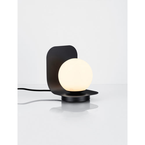 Nova Luce KAMEN Bolvormige tafellamp, zandkleurig zwart, opaal, E16 fitting, 1x5W, aan/uit-schakelaar.
