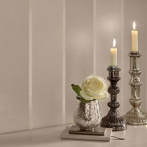 Graham & Brown Vliesbehang - Baroque met Kraaltjes Strepen Parel