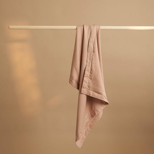 Coco & Cici - Tencel Twill Kussensloop 70 x 60 cm - Kussenhoes - Peach - Lyocell - Extra Zacht - 3 cm Volant