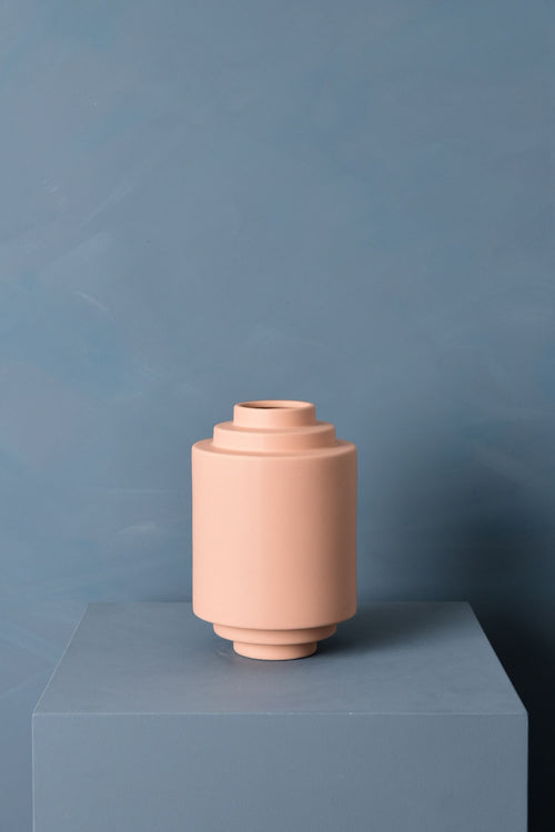 Madame Fleurie Douceur Vaas – Ambachtelijk Aardewerk – Matte Afwerking & Serene Elegant Design - 15cm x 23cm