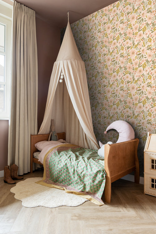 ESTAhome behang bloemen zacht roze, okergeel en vergrijsd groen - 50 x 900 cm - 130924 - vtwonen shop