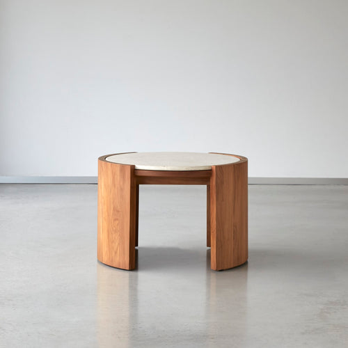 Tikamoon Ronde bijzettafel in massief teak en marmer - Naturel - vtwonen shop